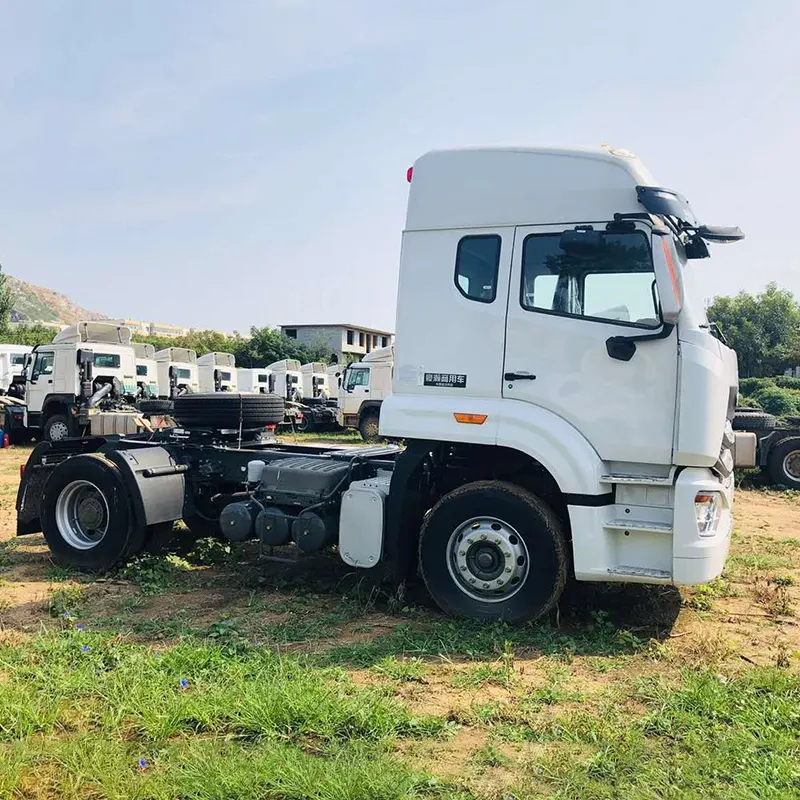 Sinotruk Howo 6 Wheelers 4*2 teherautófejes primer motor Euro Iv 340 LE